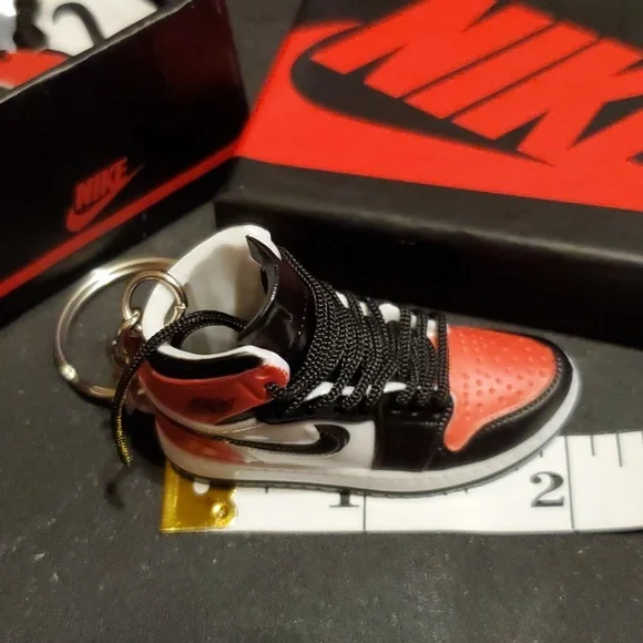 Custom Nike Shoe Keychains set of 2 shoes. (1 pair.) ❤️🖤 - Picture 16 of 16